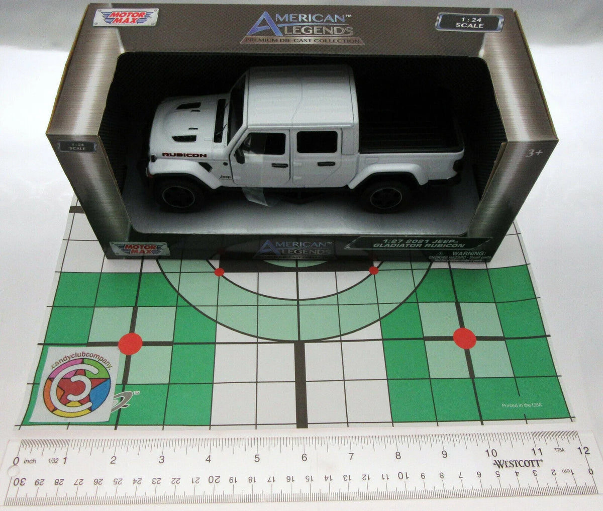 Black 1/24 Diecast Model Car G79360