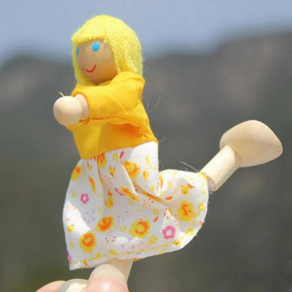 Flexible Wooden Dolls Family of 4 B623