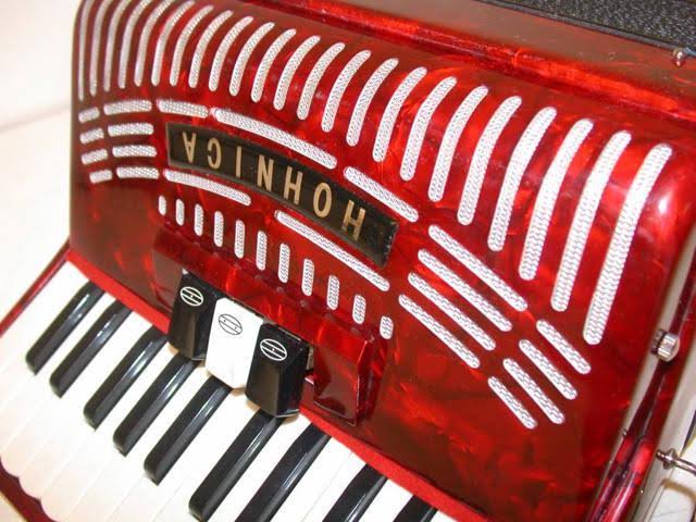 Red 48-BASS Accordion I79286