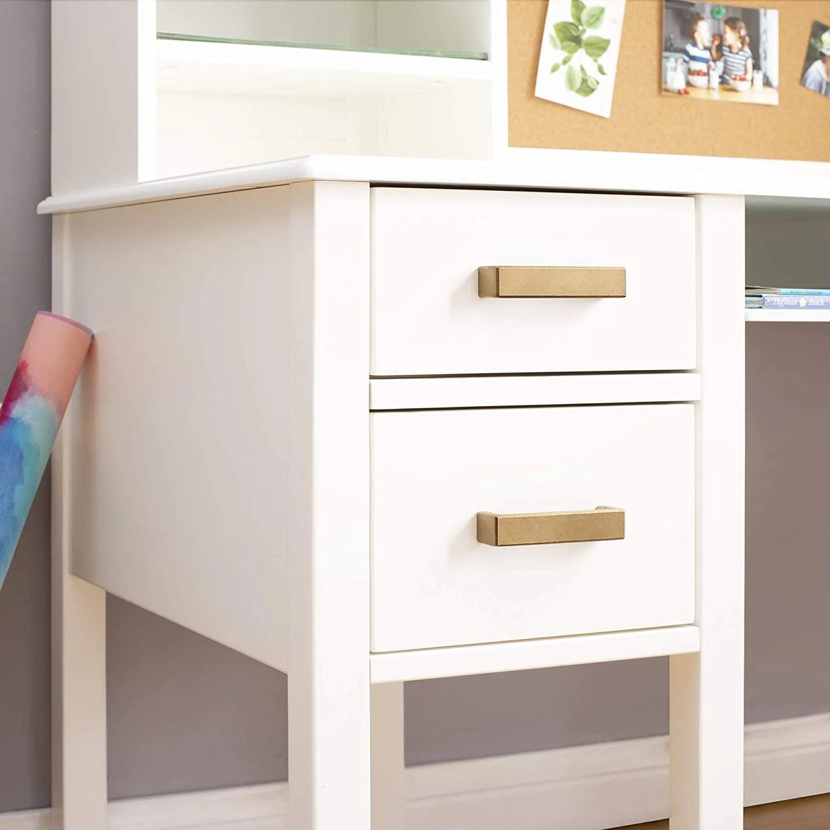 White Desk Hutch and Chair with Drawers O989170