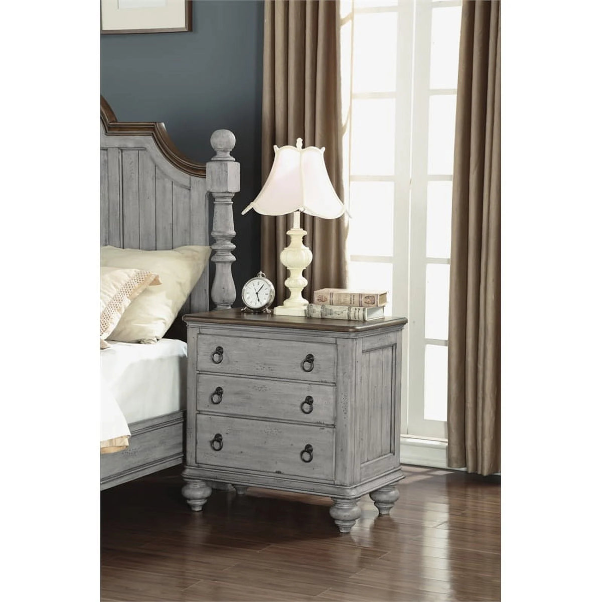 Weathered Gray 3 Drawer Nightstand Y101114